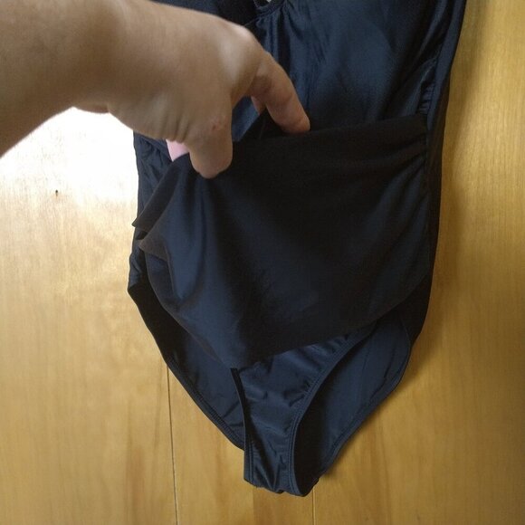 Meet Curve Women's Large Black One Piece Bathing Suit V-Neck Beach Travel - Picture 4 of 7